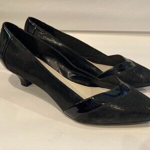 Anne Klein Flex Black patent and Ultrasuede kitten heels